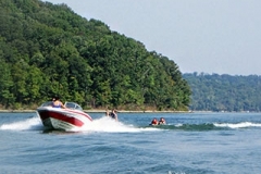 activities-boating-waterskiing